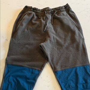 Cotopaxi Men’s Fleece Joggers in Olive Green and Blue